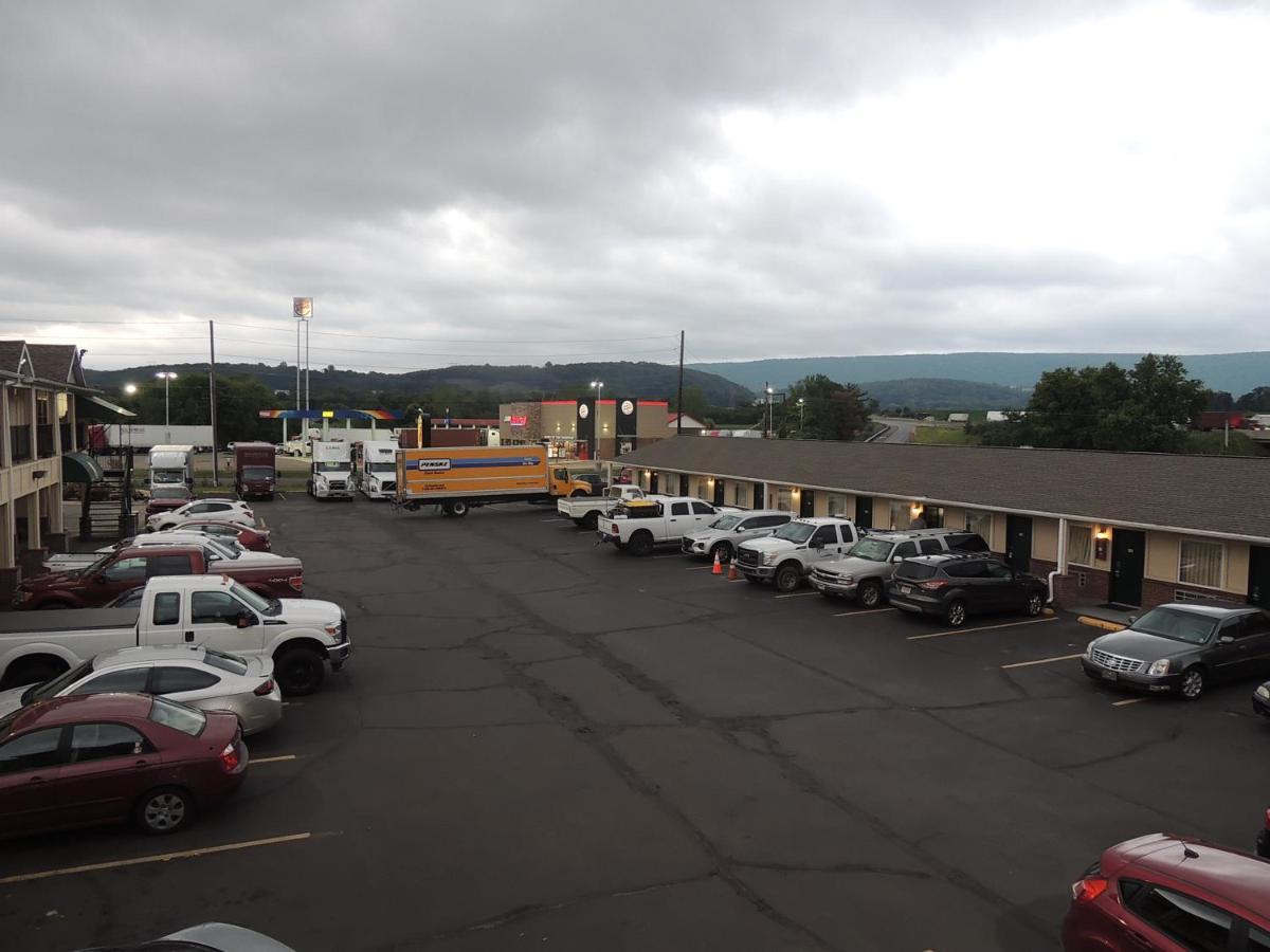 Super 8 By Wyndham Mifflinville Near Bloomsburg Luaran gambar